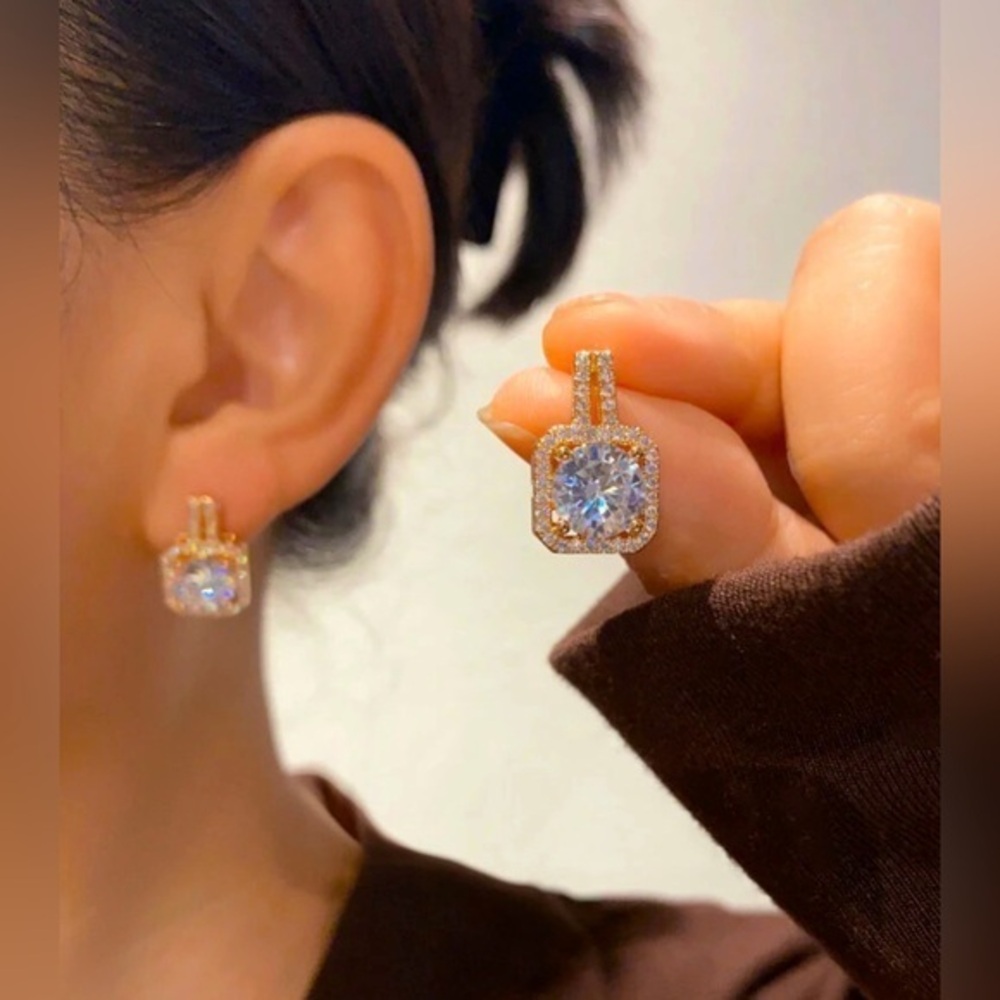 💋 NWT Elegant Gold and Silver Crystal Rhinestone Hypoallergenic Earrings